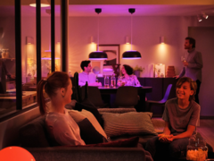 La lampadina LED IKEA TRÅDFRI E14 806 lumen produce un'illuminazione bianca e colorata. (Fonte: IKEA)