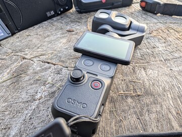 Tutti i comandi dell'Osmo Pocket 4P si trovano sulla parte anteriore