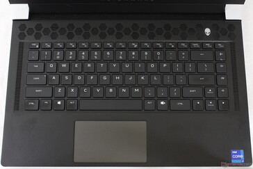 L'x15 abbandona la tastiera m15 e adotta lo stesso identico layout della tastiera dell'x17