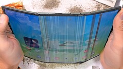 Il Samsung Galaxy Z TriFold ha diversi punti deboli secondo un nuovo test di durata (Fonte: JerryRigEverything)