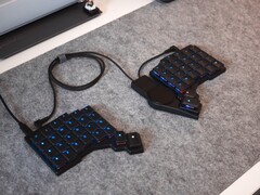Trackpad ZSA Navigator con tastiera Voyager