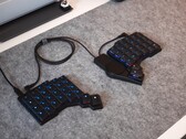 Trackpad ZSA Navigator con tastiera Voyager