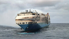 Felicity Ace sta bruciando e le batterie EV alimentano le fiamme (immagine: WSJ)