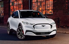Il team di Webfleet ha battuto il record mondiale per il viaggio più lungo di un&#039;auto elettrica, grazie all&#039;autonomia estesa di Ford Mach-E. (Fonte: Ford)