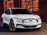 Il team di Webfleet ha battuto il record mondiale per il viaggio più lungo di un'auto elettrica, grazie all'autonomia estesa di Ford Mach-E. (Fonte: Ford)