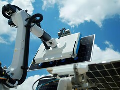 Il robot solare può installare moduli fotovoltaici in modo quasi del tutto autonomo.