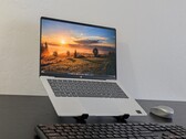 OmniBook 5 14 offre molti vantaggi per il suo prezzo basso, tra cui un profilo sottile simile a quello di un EliteBook e persino un display OLED (fonte: Notebookcheck)
