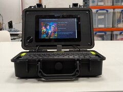 Un cyberdeck completo realizzato con Raspberry Pi.