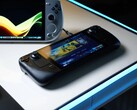 Uno Steam Deck che visualizza la schermata iniziale di SteamOS si trova su una scrivania bianca luminosa accanto a vari PC portatili da gioco basati su Windows, tra cui i dispositivi ASUS ROG Ally e Ayaneo. (Fonte: Notebookcheck)