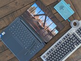 Recensione del Lenovo Yoga 9 2-in-1 14IPH11: Panther Lake limita un convertibile per il resto eccellente