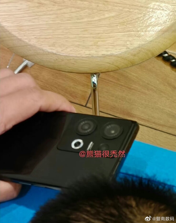 Queste immagini sono presumibilmente di un dispositivo della serie Reno9, non di un OnePlus 10 Pro. (Fonte: Jinan Digital x Bald Panda via Weibo)