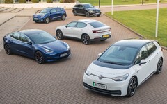 Una collezione di auto elettriche. Nuovi dati mostrano che gli automobilisti del Regno Unito stanno abbracciando la mobilità elettrica in gran numero (Fonte: Driving Co UK)
