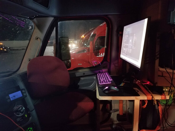 (Fonte: u/BudgieBeater via r/battlestations)