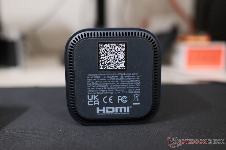 Nella parte inferiore della docking station è presente una ventola di raffreddamento che la mantiene fresca in condizioni di carico elevato. Il rumore di funzionamento è praticamente impercettibile.