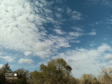 Foto del cielo con l'obiettivo primario.