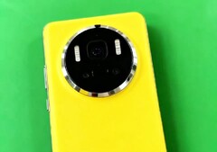 Si prevede che il Huawei Mate 80 Pro sia dotato di un modulo fotocamera rotondo. (Fonte: Direttore Shi Guan, Weibo)