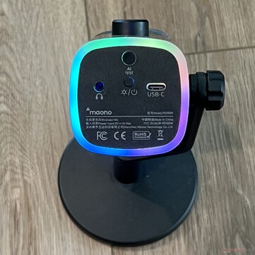 Parte inferiore: jack per cuffie da 3,5 mm, pulsante di accensione/RGB, pulsante di soppressione del rumore, porta USB-C per ricarica/connessione