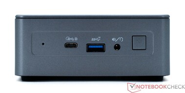 Anteriore: USB4, USB 3.2 Gen 2, accensione