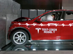 Tesla Model Y ottiene una valutazione di 5 stelle nei crash safety test. (Fonte: NHTSA)