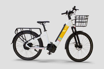 È presente un portabagagli e un cestino per biciclette