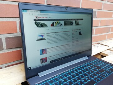 Lenovo IdeaPad L340 all'aperto