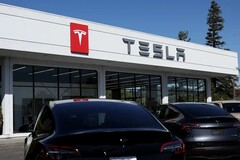 Un centro di assistenza Tesla. L'azienda sta utilizzando l'intelligenza artificiale per migliorare il suo servizio clienti (Fonte: Justin Sullivan/Getty Images)