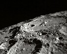 Un'immagine che mostra i crateri sulla Luna.