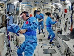 Alcuni astronauti cinesi sulla Stazione Spaziale Cinese Tiangong (Fonte immagine: China Manned Space Agency; ritagliato)