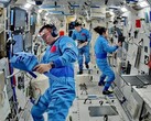 Alcuni astronauti cinesi sulla Stazione Spaziale Cinese Tiangong (Fonte immagine: China Manned Space Agency; ritagliato)