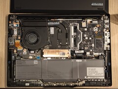 Il primo computer portatile commerciale mainstream con LPCAMM2: il Lenovo ThinkPad T14 Gen 7.