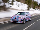 Oltre ai dettagli tecnici, Mini ha rilasciato anche alcune immagini della Cooper SE in camoflauge. (Fonte: Mini)