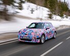 Oltre ai dettagli tecnici, Mini ha rilasciato anche alcune immagini della Cooper SE in camoflauge. (Fonte: Mini)