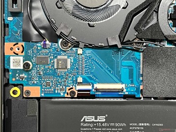 Slot SSD secondario (PCIe 4.0 x2)