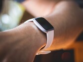 Tre possibili nuovi indossabili per il fitness di Fitbit sono stati trovati nell'app dell'azienda. (Fonte immagine: Kamil S via Unsplash)