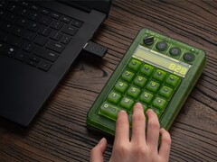 Il Numpad meccanico 8BitDo Retro 18 ha ora un'edizione Xbox.