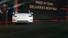 Elon Musk al Cyber Rodeo di Giga Texas (immagine: Tesla/YT)