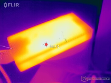 L'adattatore CA può raggiungere oltre 45 C quando si gioca per più di un'ora