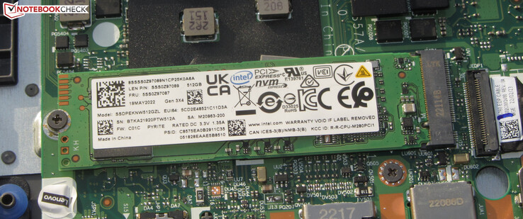 Un'unità SSD PCIe 3 di Intel funge da unità di sistema.