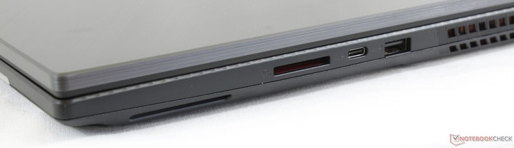 Lato Destro: Lettore SD, USB Type-C Gen. 2, USB 3.1 Type-A Gen. 2, Kensington Lock