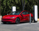 Tesla Model 3 presso un Supercharger. (Fonte: Tesla)