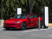 Tesla Model 3 presso un Supercharger. (Fonte: Tesla)