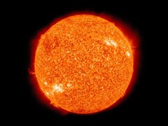 Un'immagine che mostra il sole e numerosi brillamenti solari. (Fonte: WikiImages - Pixabay)