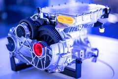 Ci sono troppe importazioni cinesi nonostante le nostre innovazioni? La Volkswagen APP550 e-drive è considerata una delle più efficienti della sua categoria, con 5 milioni di esemplari già prodotti. 