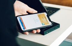 Apple sta finalmente aprendo il chip NFC dell'iPhone alle applicazioni di terze parti. (Fonte: CardMapr.nl)