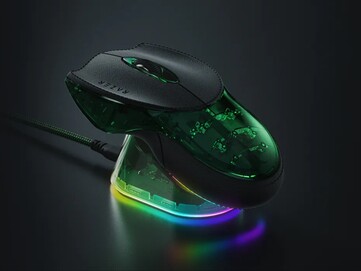 Razer Boomslang 20th Anniversary Edition sulla stazione di ricarica Mouse Dock Pro. (Fonte: Razer)