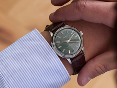 Il Timex x Todd Snyder "Olive Marlin" Automatic, raffigurato su un polso. (Fonte: Todd Snyder)