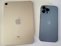 L'iPad mini e l'iPhone 13 Pro Max hanno entrambi un SoC A15 Bionic, ma differiscono leggermente. (Immagine: Sanjiv Sathiah/Notebookcheck)