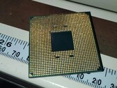 Questo Ryzen 9 5900X con pin piegati/rotti costa solo 3 dollari. (Fonte: u/bogerton su Reddit)