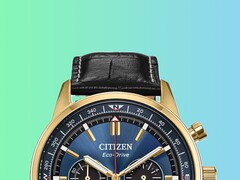 Il nuovo cronografo Racing di Citizen abbina un quadrante blu a una cassa color oro.