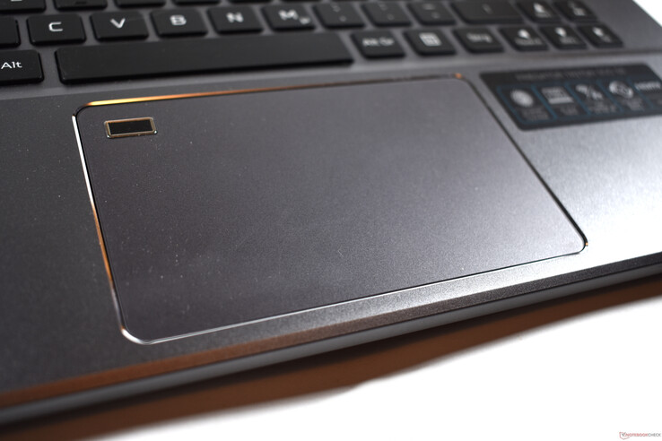 Acer Predator Triton 500 SE: touchpad con lettore di impronte digitali integrato